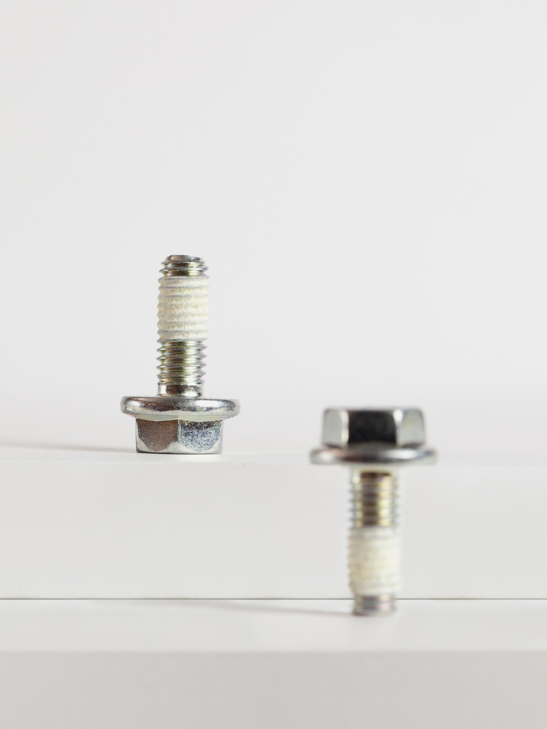 Hybrid Self-locking + Sealant